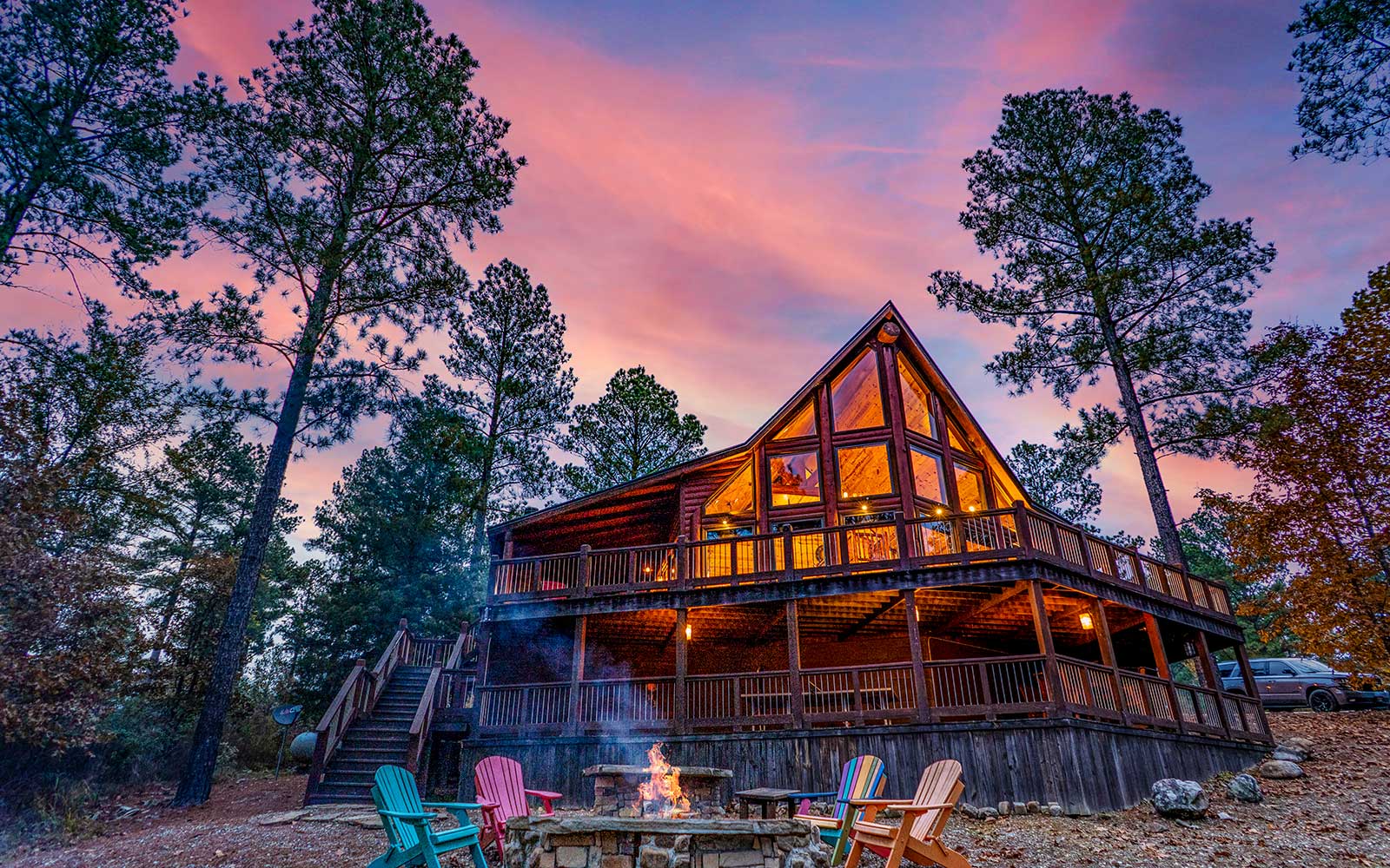 The best luxury winter cabins in Beavers Bend, Hochatown, Oklahoma. Firepits and cozy fires.